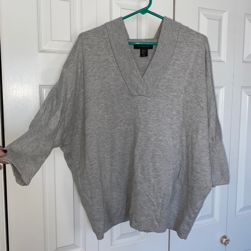 Tahari sweater/sweatshirt
